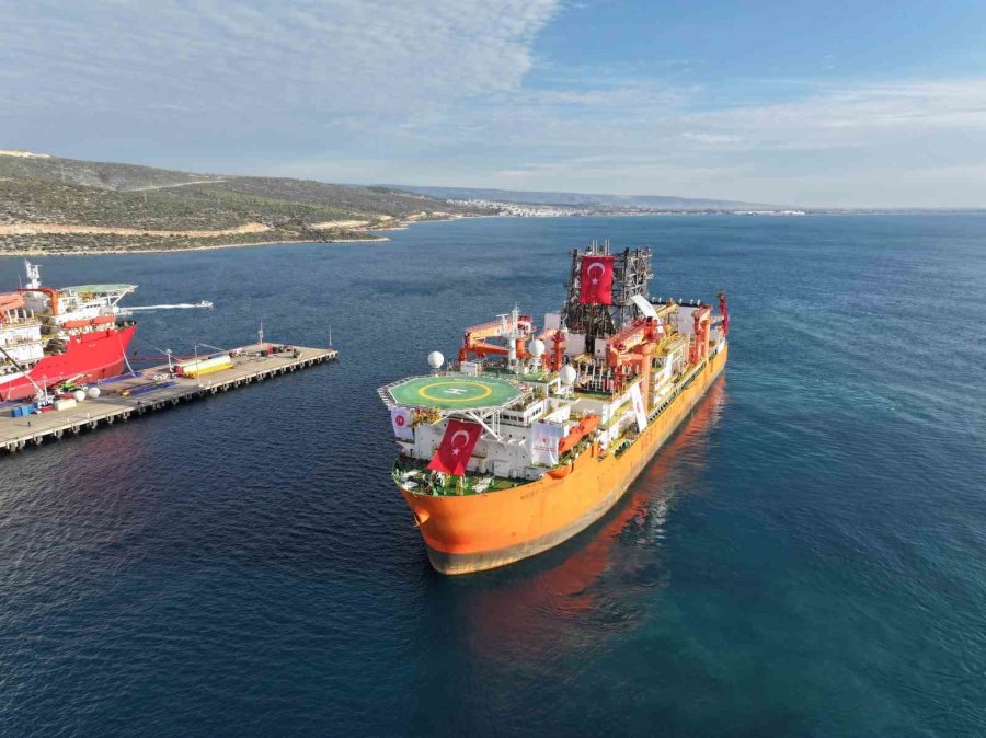 Türkiye’nin 6’ıncı Sondaj Gemisi Taşucu Limanı’na Yanaştı