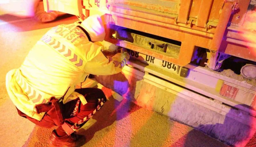 Ehliyetsiz Sürücü Çekme Belgeli Kamyonetle Yakalandı: 46 Bin 621 Lira Ceza