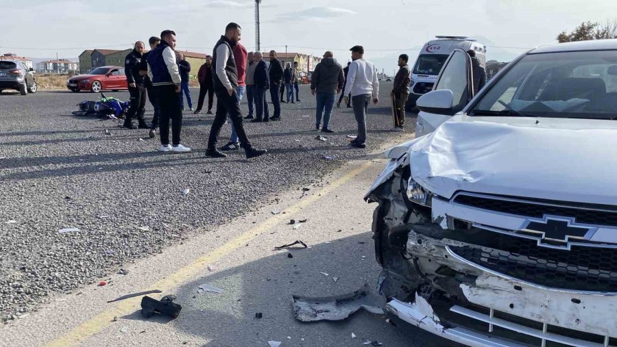 Otomobille Çarpışan Motosikletli Yaralandı