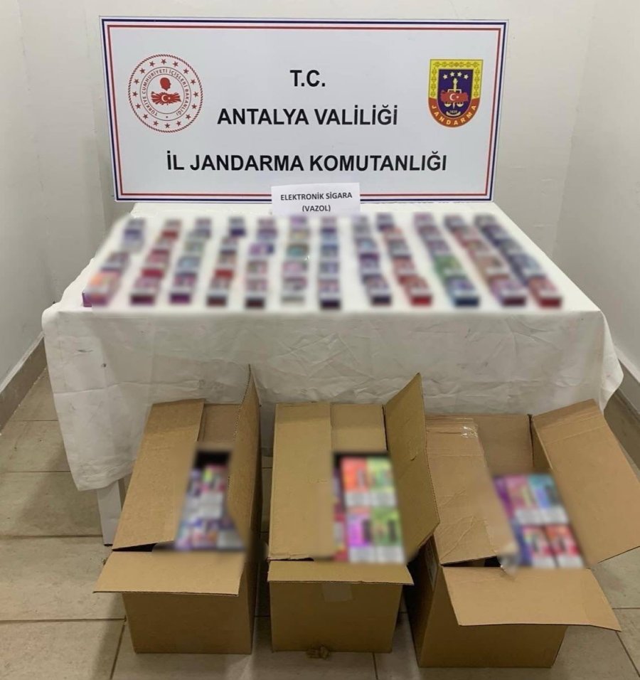 Antalya’da Kaçak Bin 660 Adet Elektronik Sigara Ve 7 Bin 500 Paket Sigara Ele Geçirildi