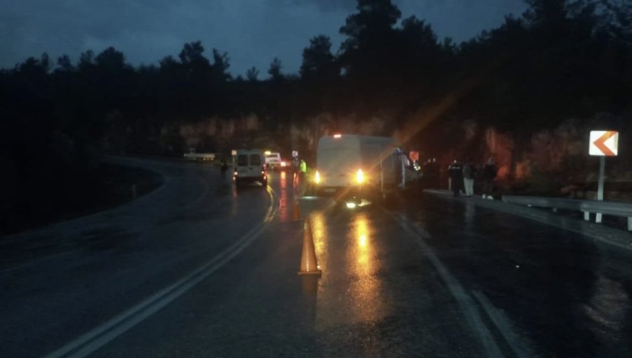 Antalya’da Trafik Kazası: 5 Yaralı