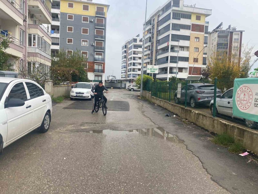 16 Yaşındaki Özel Çocuk Bayram Efe Müzik Sevgisini Bisikletine Taşıdı