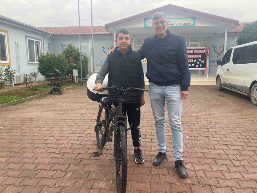 16 Yaşındaki Özel Çocuk Bayram Efe Müzik Sevgisini Bisikletine Taşıdı