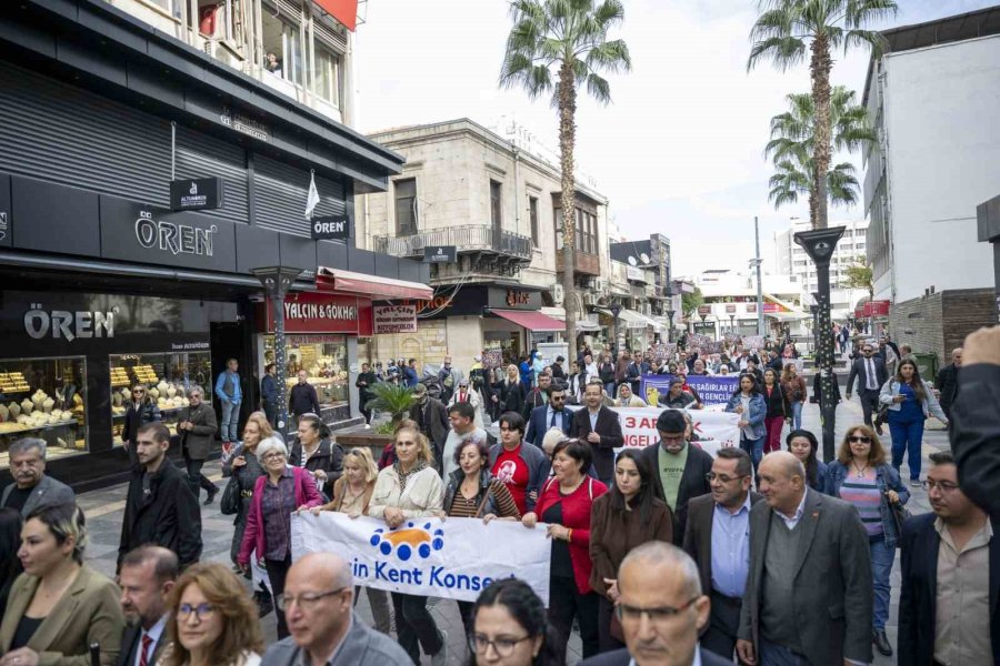 Mersin’de Farkındalık Yürüyüşü Düzenlendi