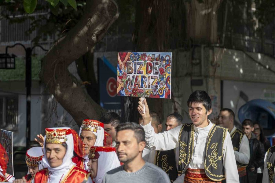 Mersin’de Farkındalık Yürüyüşü Düzenlendi