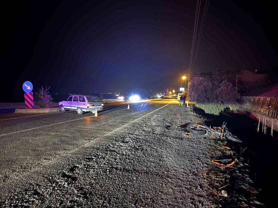 Otomobille Çarpışan Motosikletin Sürücüsü Ağır Yaralandı