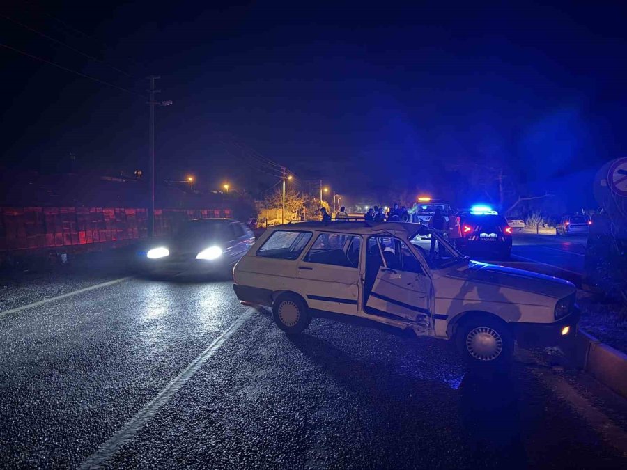 Otomobille Çarpışan Motosikletin Sürücüsü Ağır Yaralandı