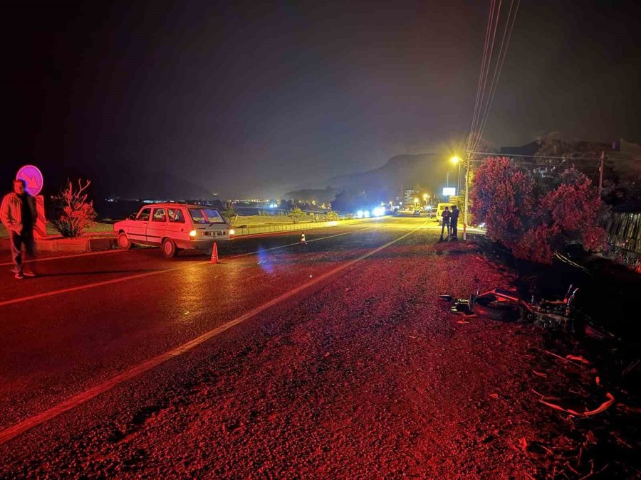 Otomobille Çarpışan Motosikletin Sürücüsü Ağır Yaralandı