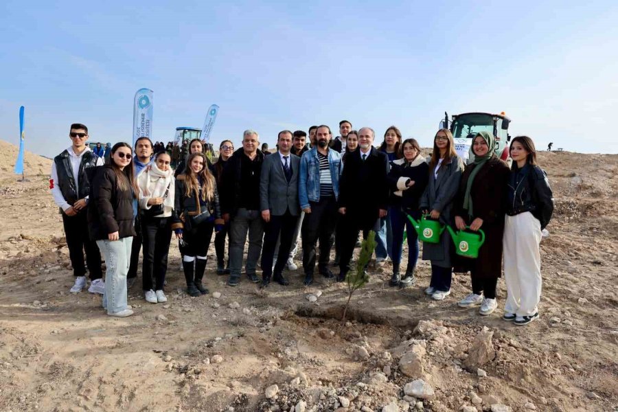 Niğde’de Bal Ormanı İçin 5 Bin Fidan Toprakla Buluştu