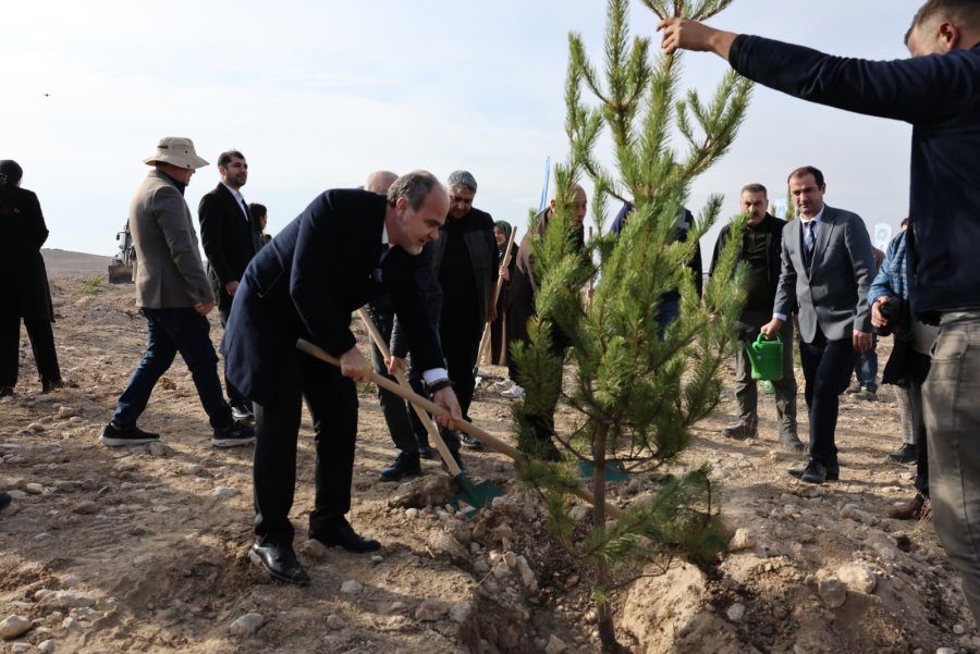 Niğde’de Bal Ormanı İçin 5 Bin Fidan Toprakla Buluştu