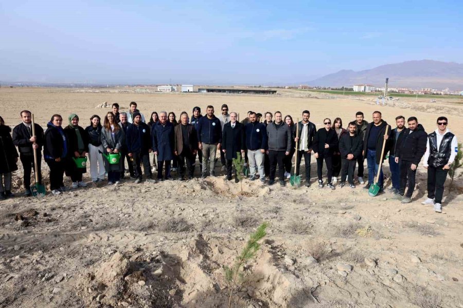 Niğde’de Bal Ormanı İçin 5 Bin Fidan Toprakla Buluştu