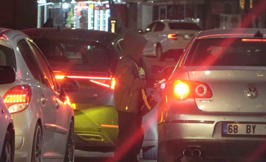Aksaray’ın Tüm Kavşaklarında Dilenci Çocuk Tehlikesi