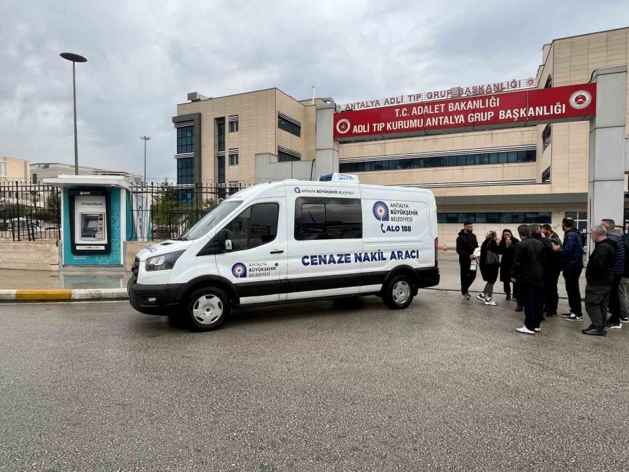 Dereye Düşen Araçtaki Kadının Cenazesi Teslim Alınırken "gitme" Feryadı Yürekleri Dağladı