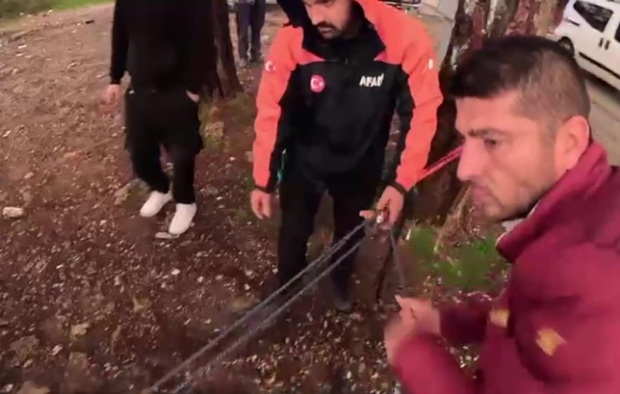 Uçurumdan Yuvarlanan Sürücüyü Afad Ve İtfaiye Ekipleri Kurtardı