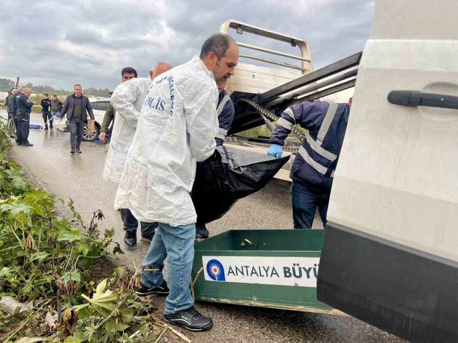 Gece Evden Otomobille Ayrılan Kadın, Dereye Düşen Otomobilde Hayatını Kaybetti