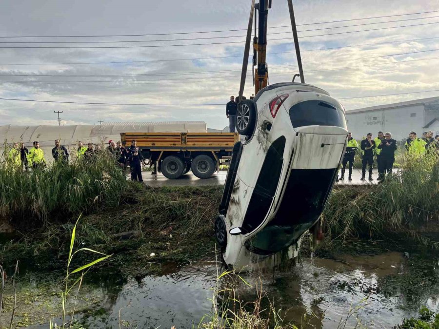Gece Evden Otomobille Ayrılan Kadın, Dereye Düşen Otomobilde Hayatını Kaybetti