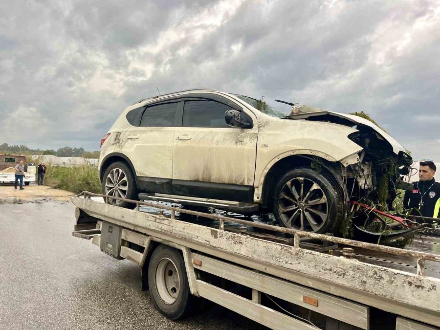 Gece Evden Otomobille Ayrılan Kadın, Dereye Düşen Otomobilde Hayatını Kaybetti