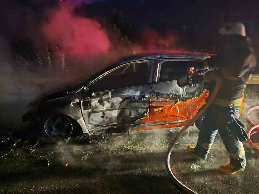 Manavgat’ta Seyir Halindeki Araç Alev Alev Yandı