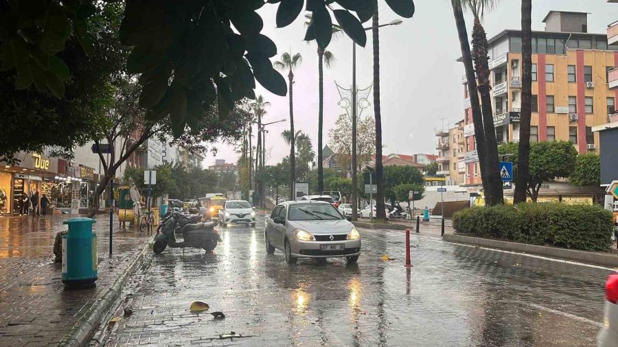 Alanya’da Sağanak Yağış Ve Dolu Etkili Oldu