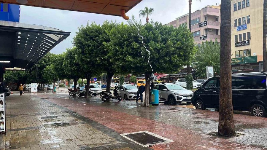 Alanya’da Sağanak Yağış Ve Dolu Etkili Oldu