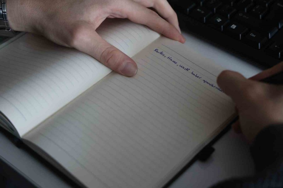 Yeni Nesil Yazmakta Zorlanıyor