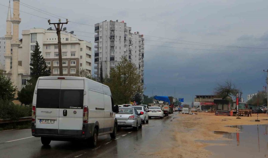 Yapımı Devam Eden Köprülü Kavşak İnşaatı Pideciye Takıldı