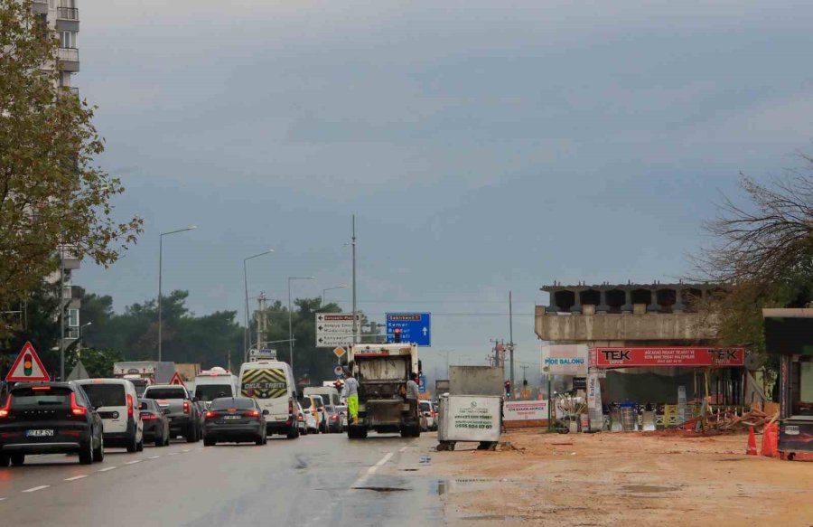 Yapımı Devam Eden Köprülü Kavşak İnşaatı Pideciye Takıldı
