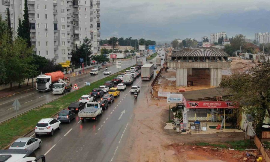Yapımı Devam Eden Köprülü Kavşak İnşaatı Pideciye Takıldı
