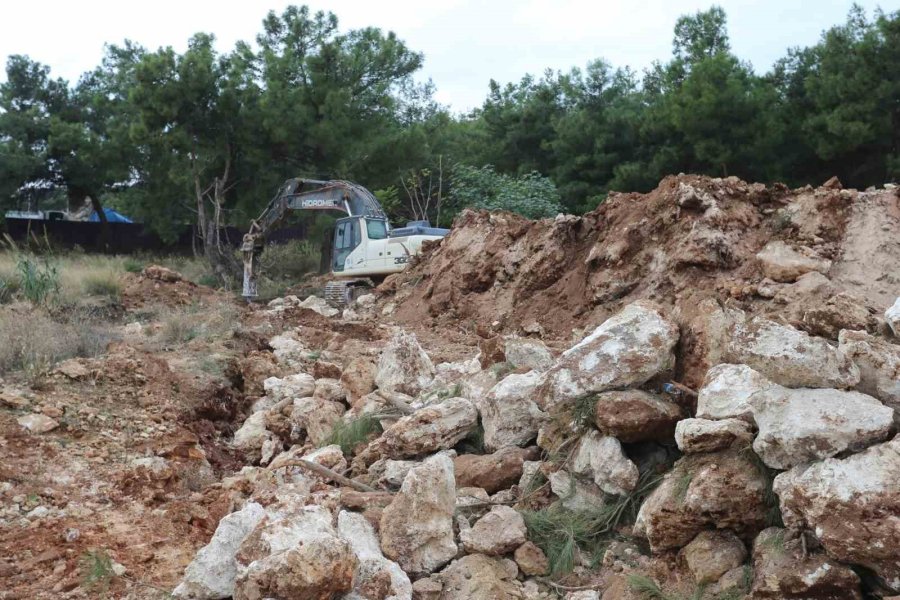 Kepez Belediyesi’nden Doğa İle İç İçe Hayvan Barınağı