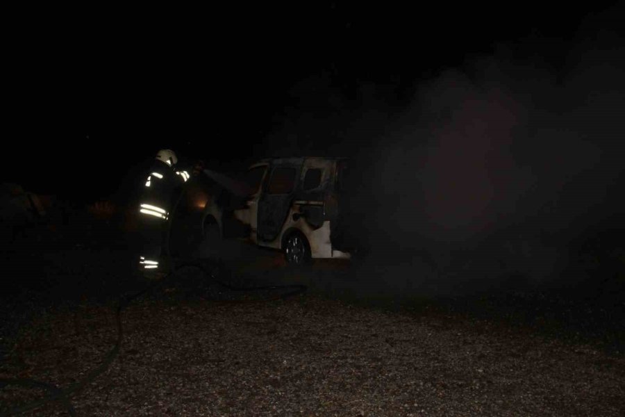 Ailesine Kızıp Aracını Yaktı