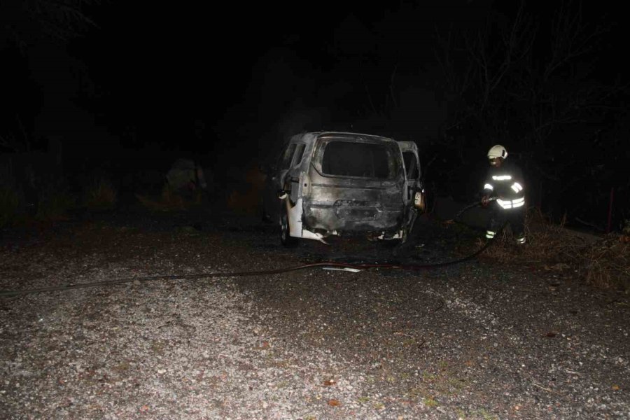 Ailesine Kızıp Aracını Yaktı