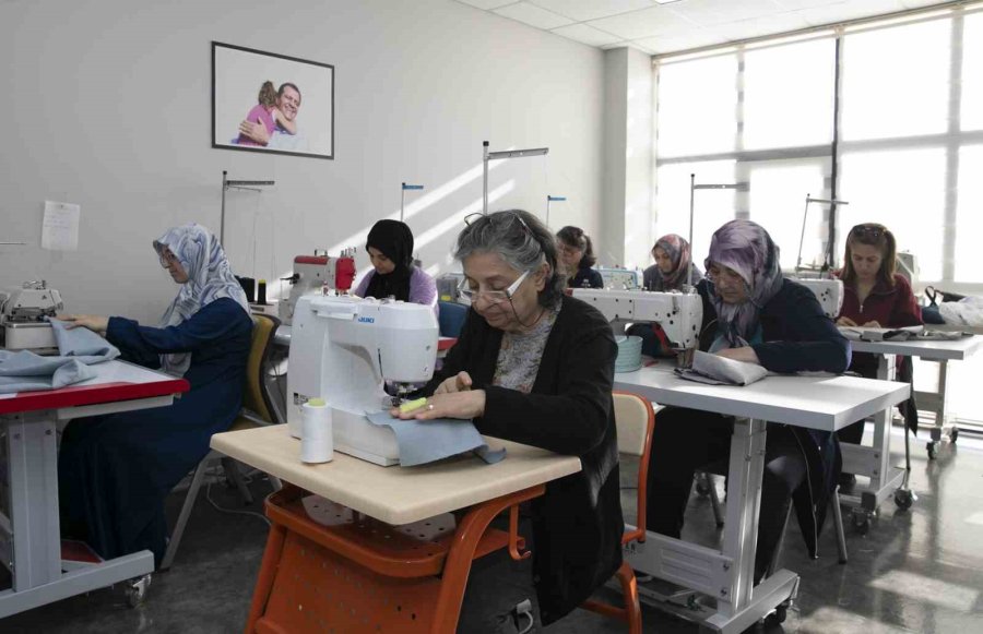 Mersin’de Giyim Üretim Kurslarına Büyük İlgi
