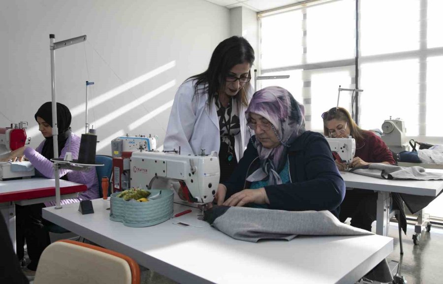 Mersin’de Giyim Üretim Kurslarına Büyük İlgi