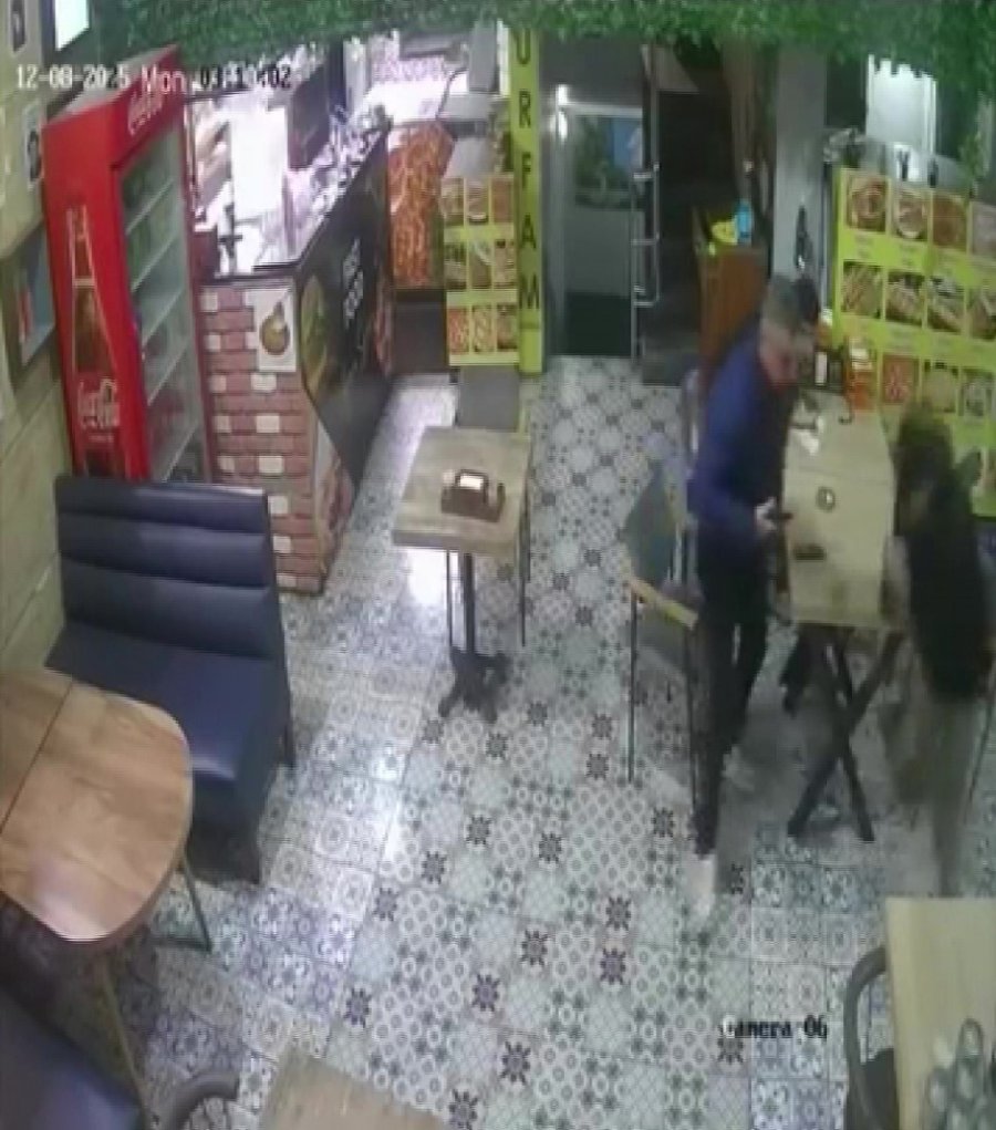 Antalya 4.3 İle Sallandı, Deprem Anı Güvenlik Kamerasına Yansıdı