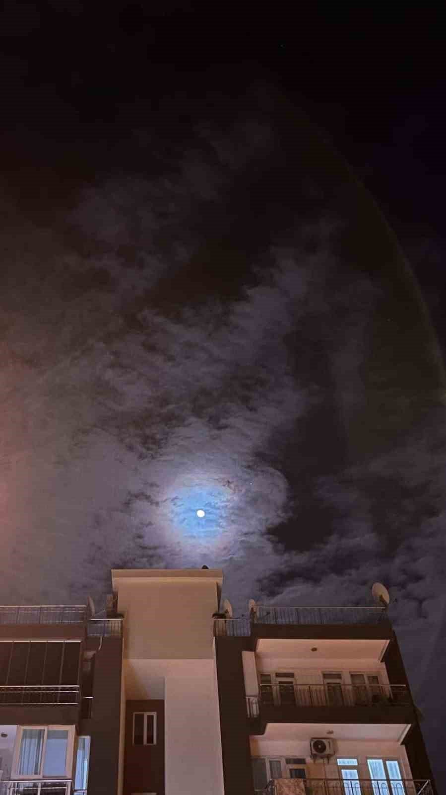 Antalya 4.3 İle Sallandı, Deprem Anı Güvenlik Kamerasına Yansıdı