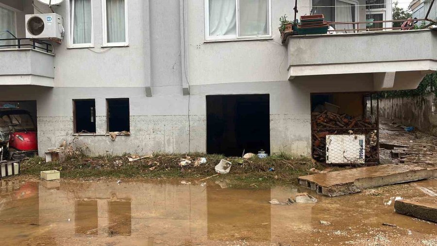 15 Dakikalık Yağmur Alanya’yı Felç Etti Zararın Boyutu Ertesi Gün Ortaya Çıktı