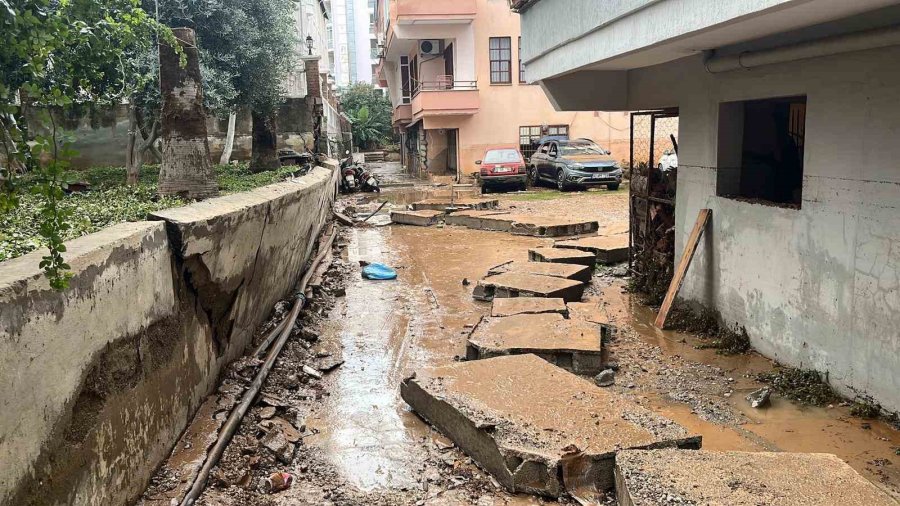 15 Dakikalık Yağmur Alanya’yı Felç Etti Zararın Boyutu Ertesi Gün Ortaya Çıktı