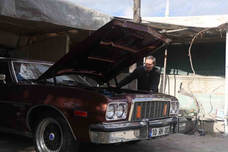 Bu Serada Sebze Değil Klasik Araba Yetişiyor