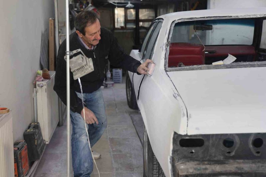 Bu Serada Sebze Değil Klasik Araba Yetişiyor