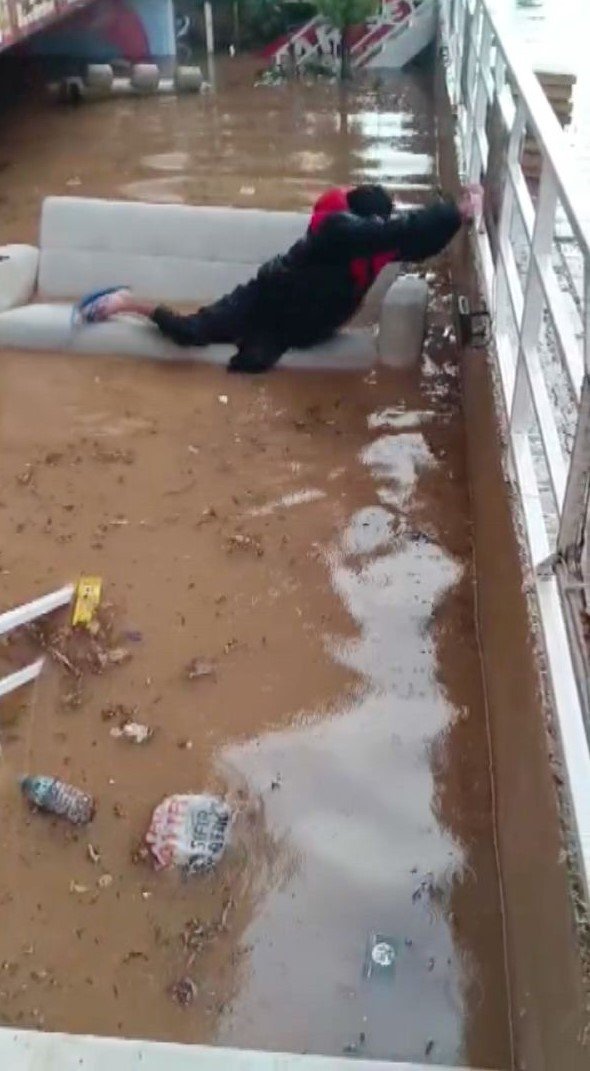 15 Dakikalık Yağmur Alanya’yı Felç Etti Zararın Boyutu Ertesi Gün Ortaya Çıktı