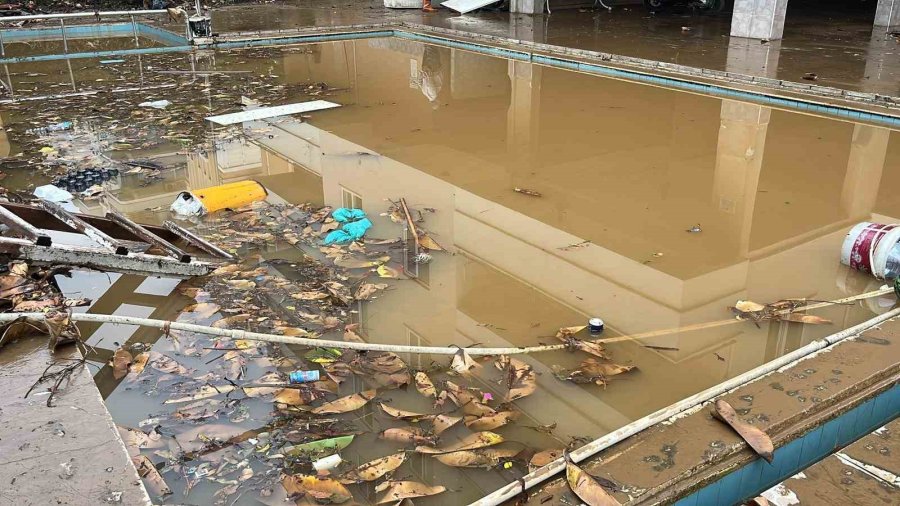 15 Dakikalık Yağmur Alanya’yı Felç Etti Zararın Boyutu Ertesi Gün Ortaya Çıktı