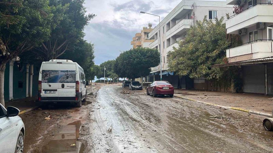 15 Dakikalık Yağmur Alanya’yı Felç Etti Zararın Boyutu Ertesi Gün Ortaya Çıktı