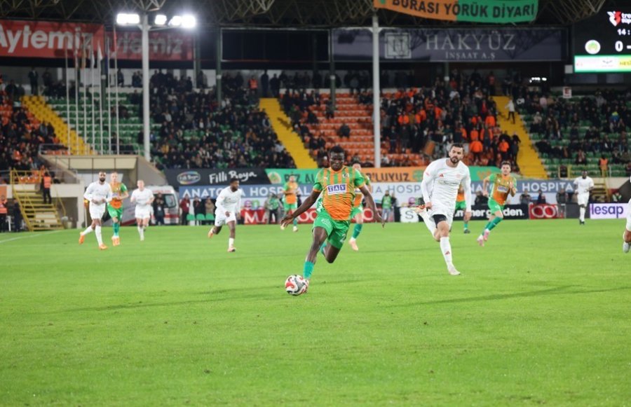 Trendyol Süper Lig: Alanyaspor: 0 - Antalyaspor: 0 (ilk Yarı)