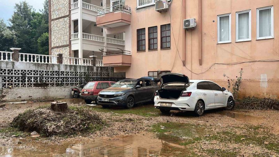15 Dakikalık Yağmur Alanya’yı Felç Etti Zararın Boyutu Ertesi Gün Ortaya Çıktı