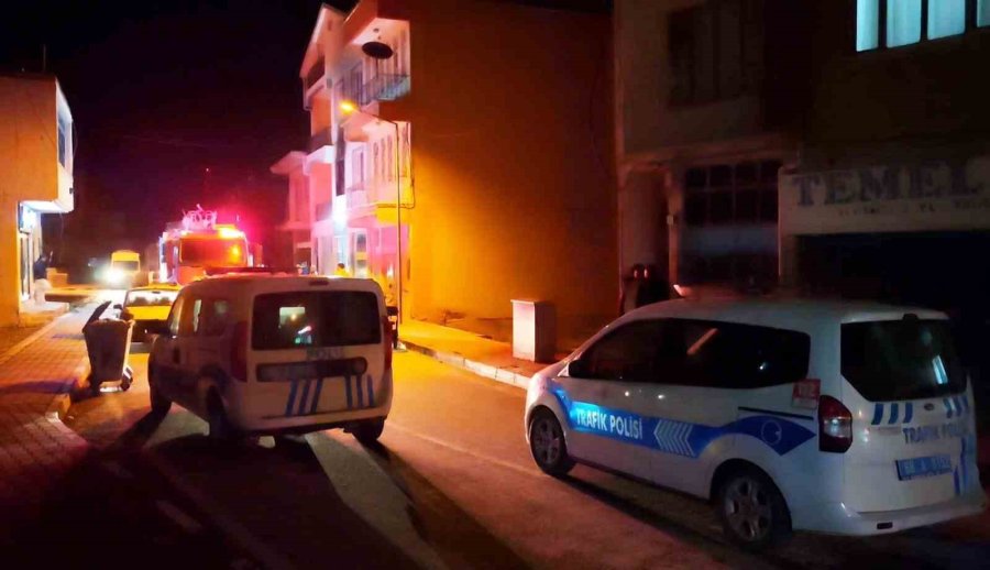 Aksaray’da Apartmanda Çıkan Yangın Ekiplerce Söndürüldü