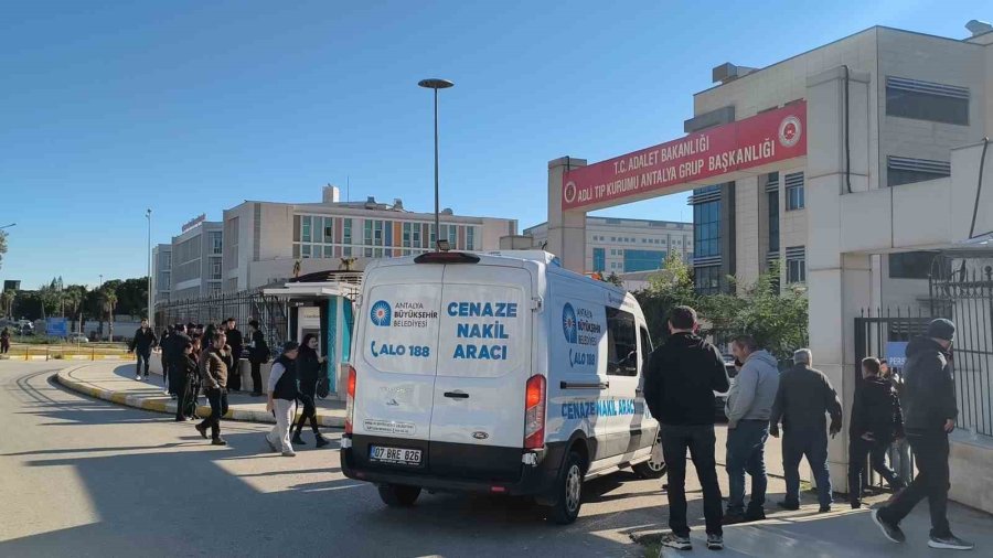 Kamyonun Altında Kalarak Hayatını Kaybeden Lise Öğrencisinin Cenazesi Teslim Alındı