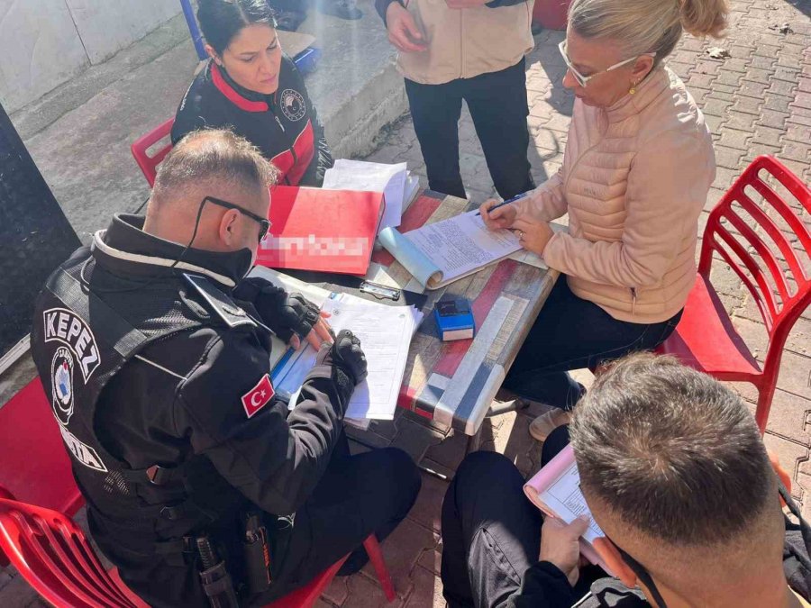 Antalya’da Yarım Tondan Fazla Hayvansal Ve Bitkisel Bozuk Gıda Maddesi Ele Geçirildi