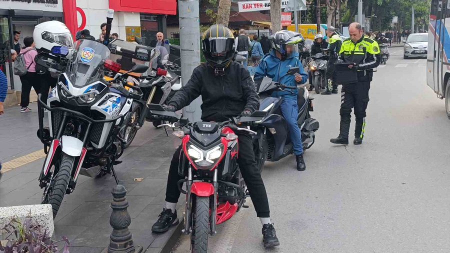 Manavgat’ta Motosikletlilerin Kask Ve Eldiven Kullanım Oranı Yüzde 90