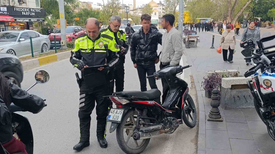 Manavgat’ta Motosikletlilerin Kask Ve Eldiven Kullanım Oranı Yüzde 90
