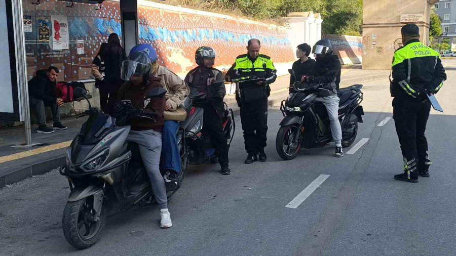 Manavgat’ta Motosikletlilerin Kask Ve Eldiven Kullanım Oranı Yüzde 90